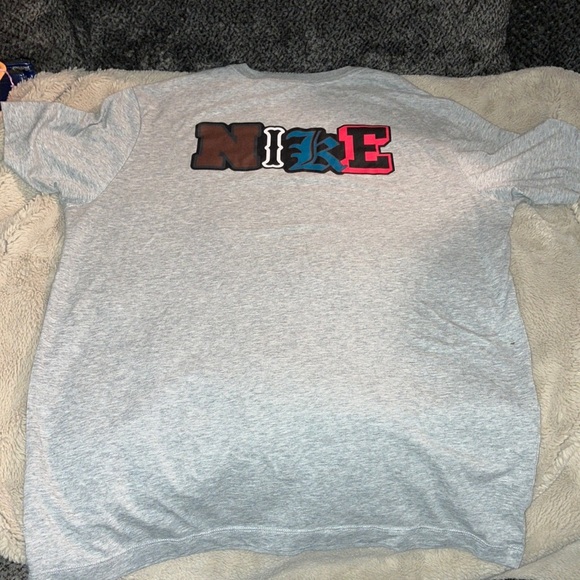 🎉4 for $20 Nike Dri-FIT Graphic Training Top, Medium - Picture 3 of 6